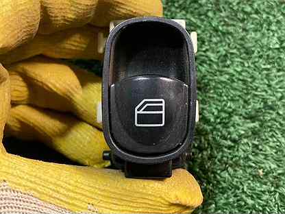 Кнопка стеклоподъемника Mercedes-Benz C-Class W203