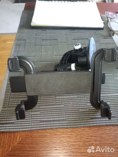 Держатель для планшета в машину