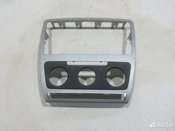 Накладка панели приборов Skoda Octavia A5 2009