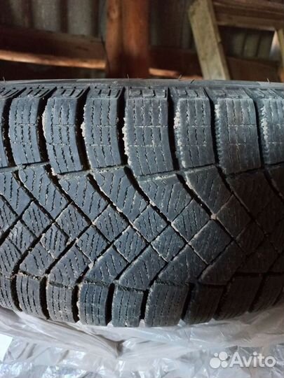 Pirelli Ice Zero 205/55 R16