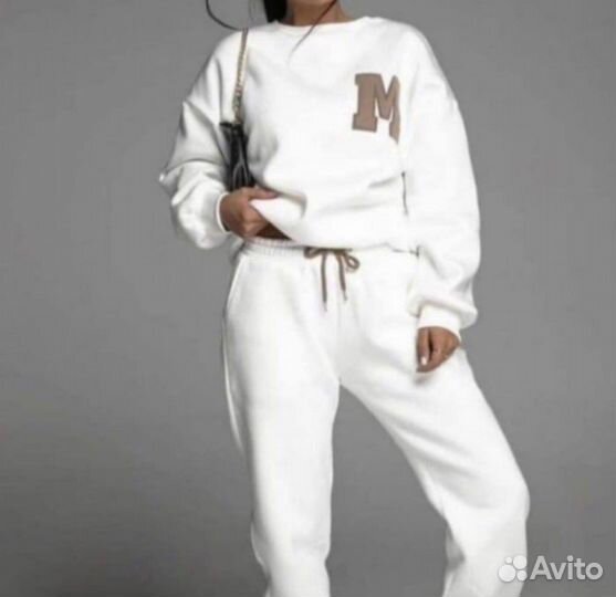 Спортивный костюм женский