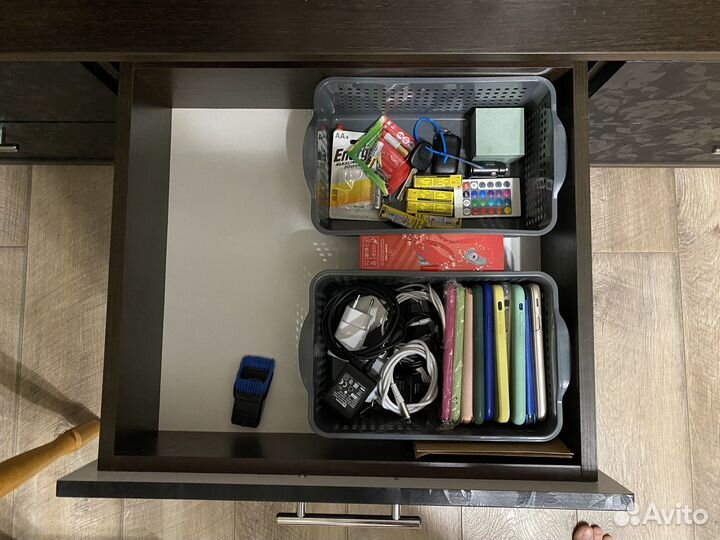 Гостиная: тумба под тв и шкаф со стеклом