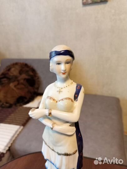 Фарфоровые статуэтки