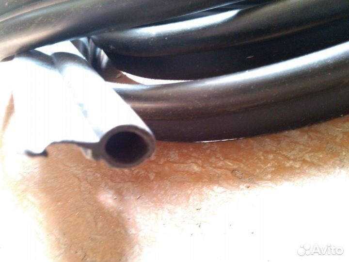 Уплотнитель резиновый с крепежными планками