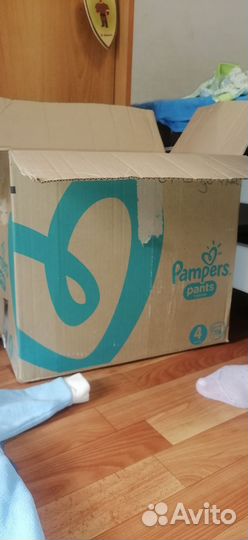 Коробка детских вещей