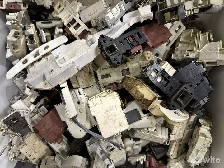 Убл (замок) от люка стиральной машины