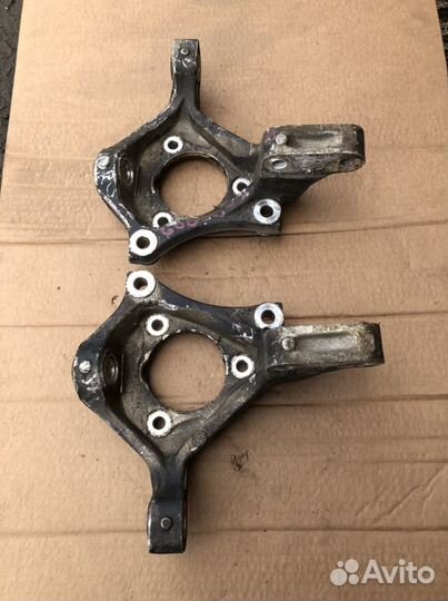 Suzuki Kizashi кулак поворотный передний