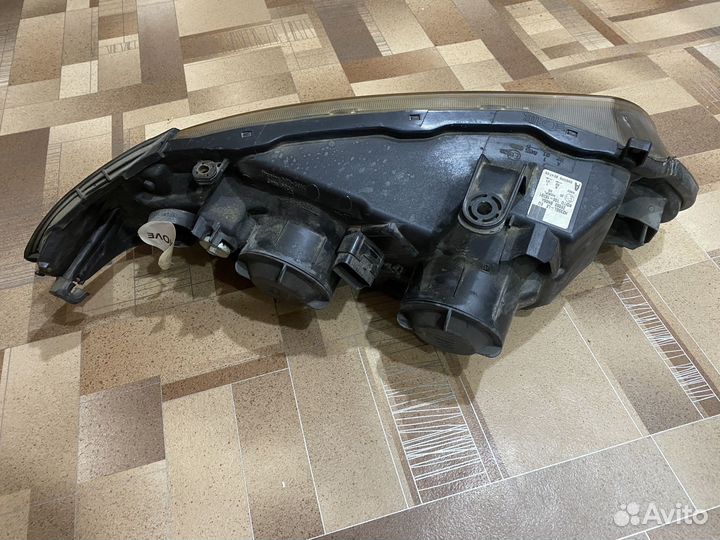 Фара левая Nissan Almera