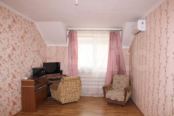 Дом 185 м² на участке 7,4 сот.