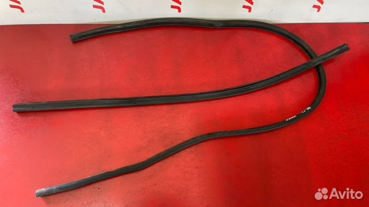 Уплотнительные резинки капота Audi A6 C6 BDW 2.4