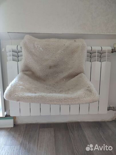 Лежак навесной для кота