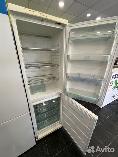 Холодильник Electrolux ER8916B