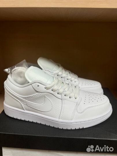 Nike Air Jordan 1 Low тройной белый