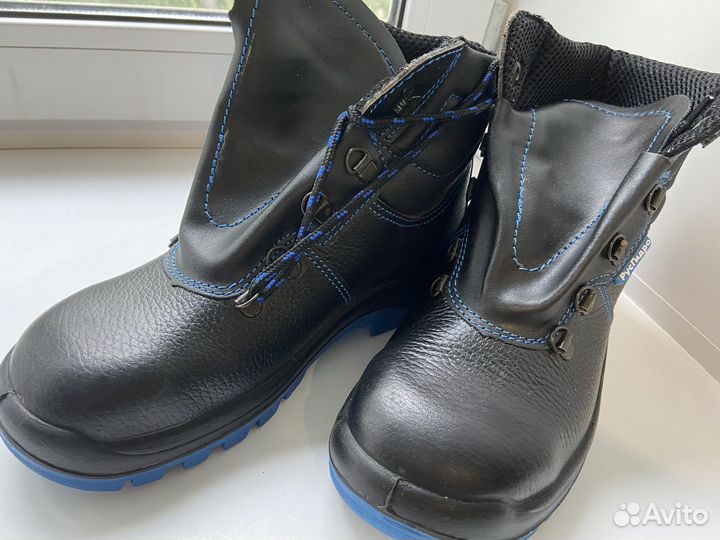 Ботинки с укрепленным подноском