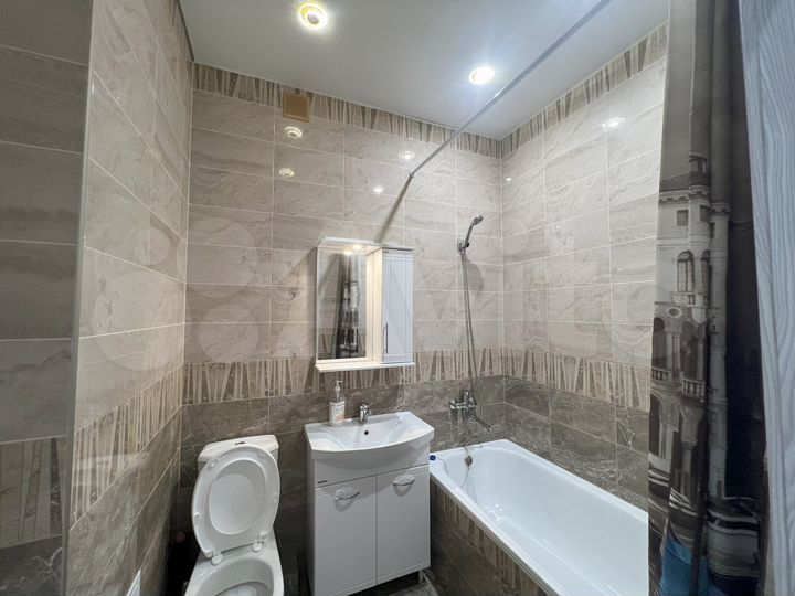 2-к. квартира, 57 м², 8/10 эт.