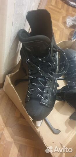 Коньки хоккейные