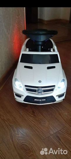 Машинка каталка толокар с ручкой