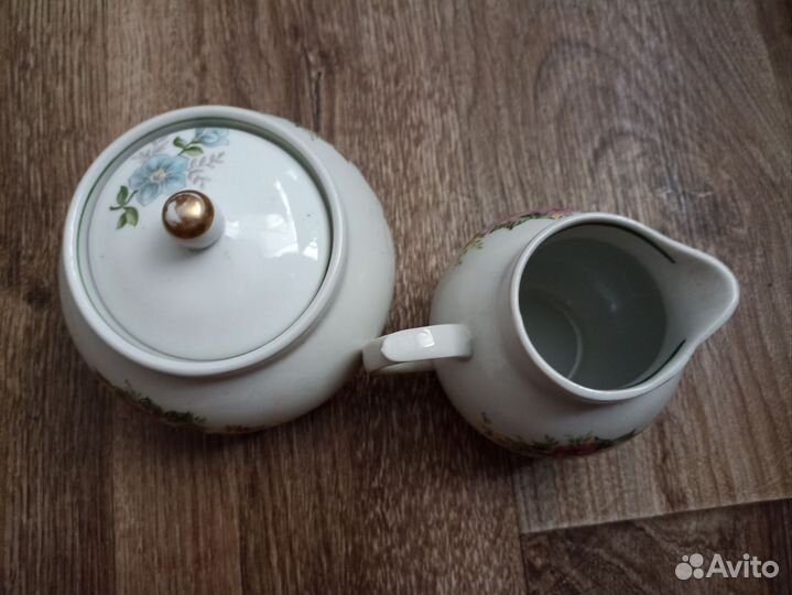 Набор чашка с блюдцами и сахарницей