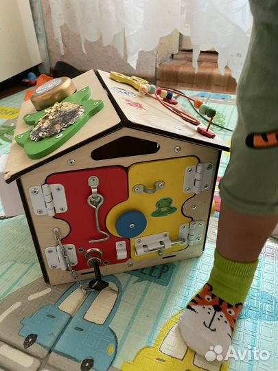 Бизиборд домик