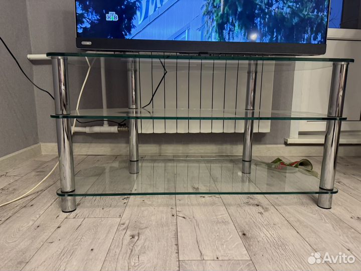 Стеклянная тумба под телевизор