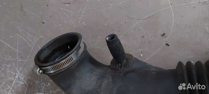 Патрубок воздушного фильтра на Cadillac SRX