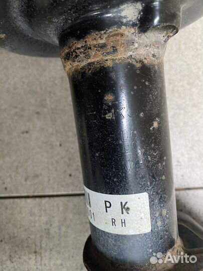 Амортизатор правый передний Субару форестер 14г