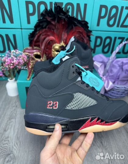 Стильные кроссовки для молодежи