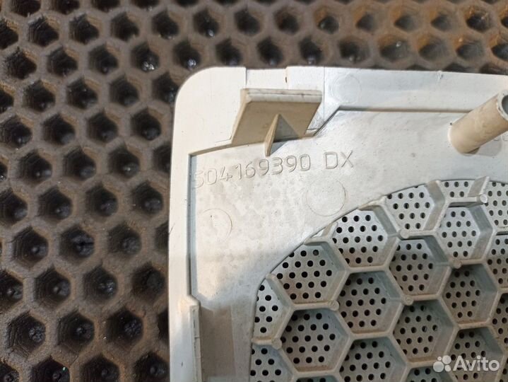 504169390 Решетка динамика левая Iveco Stralis
