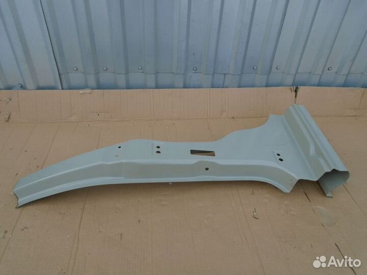 Jetta 6 средняя правая стойка кузова нов 5C6809836