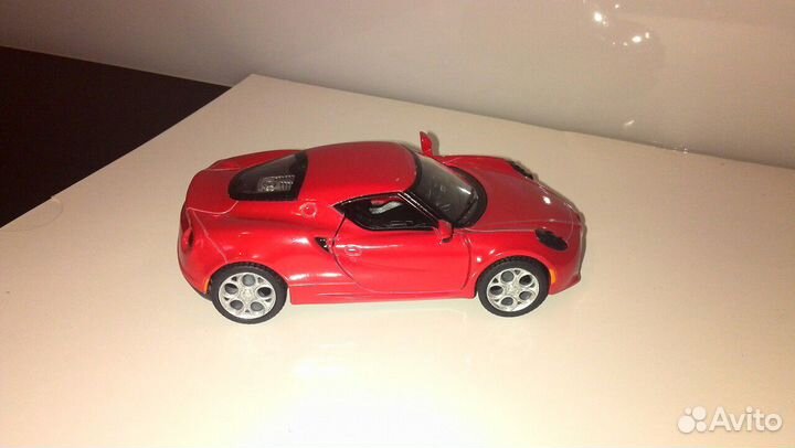 Модель а/м Alfa Romeo 4C в масштабе 1:32