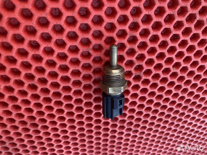 Датчик охлаждающей жидкости Mitsubishi Carisma