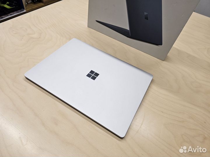 Microsoft surface laptop 2 (i5/8/256)