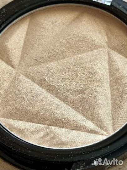 Финишная пудра для лица придающая сияние NYX