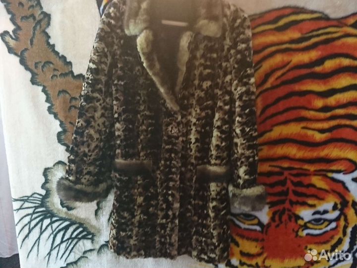 Меховое полу пальто