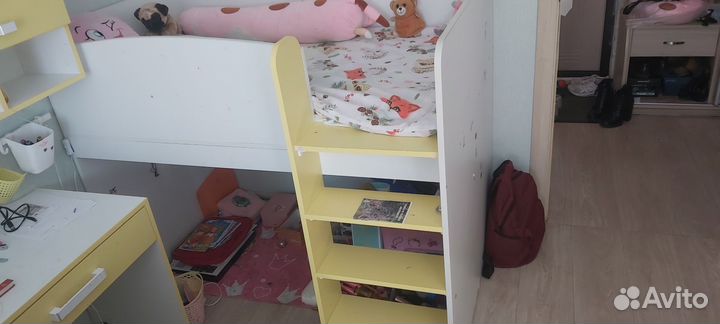 Детская кровать двухъярусная с лестницей