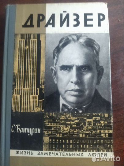 Книги разные много