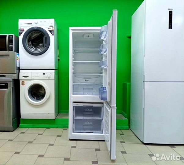 Холодильник узкий бу Beko. На гарантии