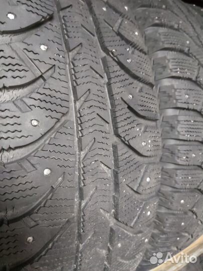Bridgestone Ice Cruiser 7000 215/60 R17