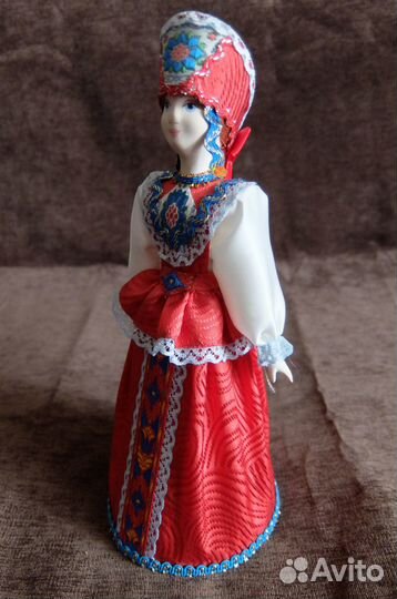 Кукла коллекционная фарфоровая Санкт-Петербург