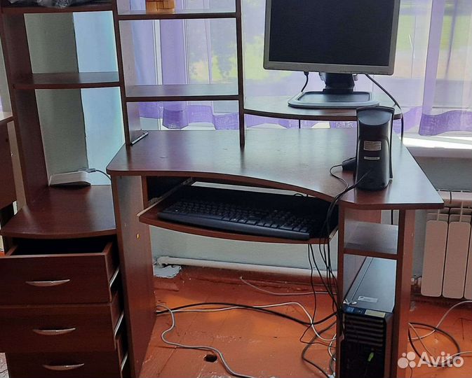 Компьютерный стол