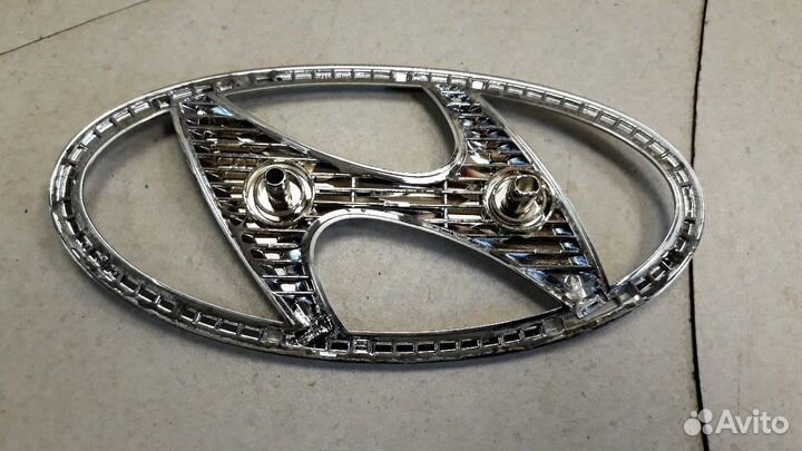 Эмблема крышки багажника Hyundai Elantra