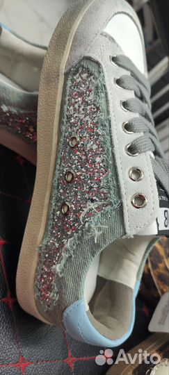 Кроссовки женские