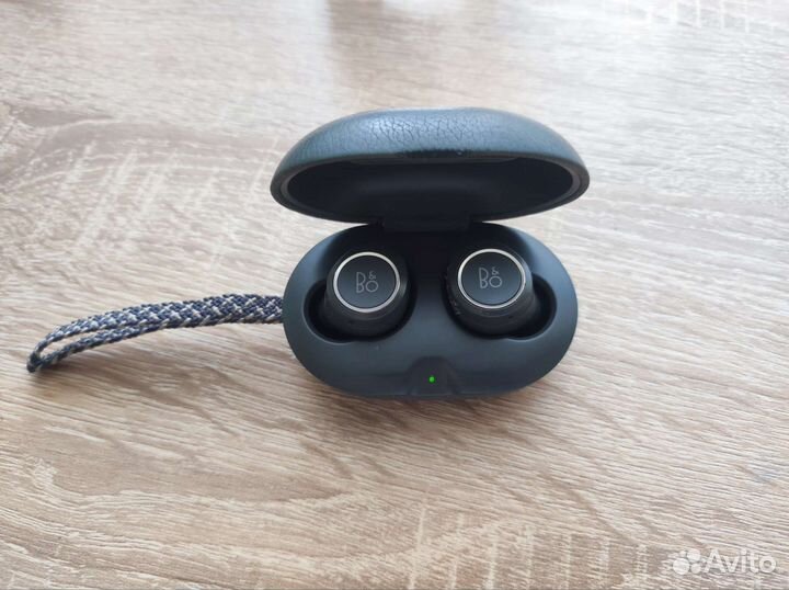 Bang & Olufsen beoplay e8 (первое поколение)