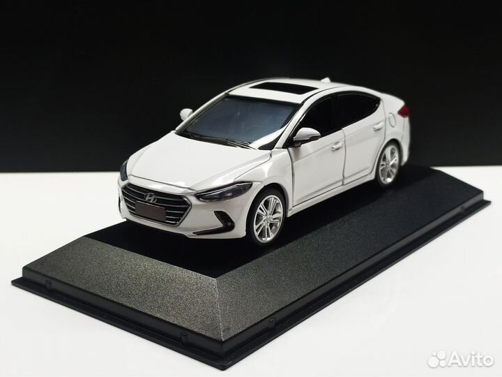 1:40 Hyundai Elantra White