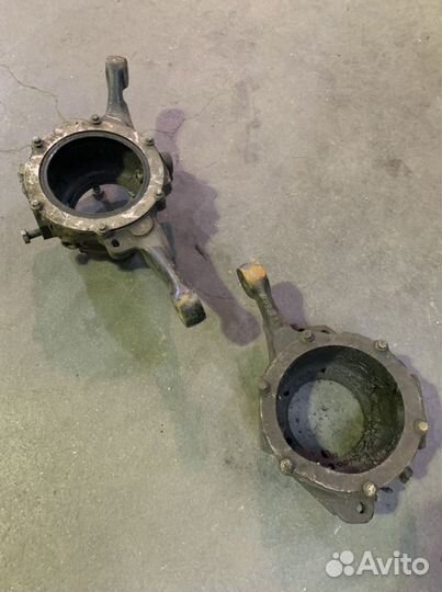 Поворотный кулак Land Rover Defender