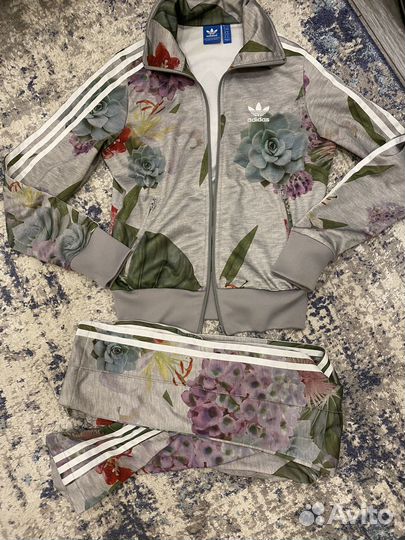 Спортивный костюм adidas 40-42