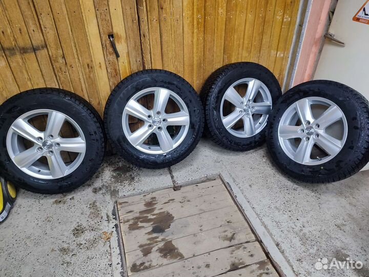 Bridgestone Blizzak DM-V2 225/65 R17