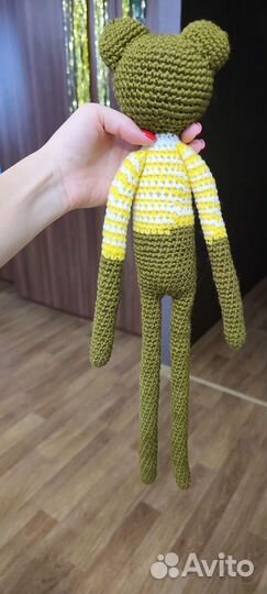 Вязаная игрушка лягушка