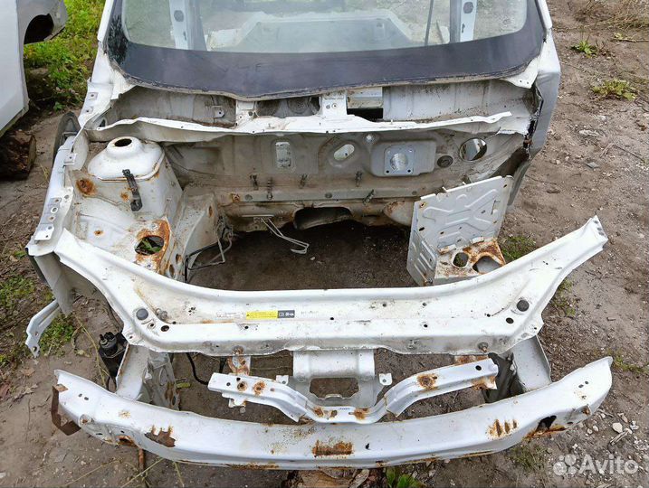 Передняя часть кузова Nissan Almera G15