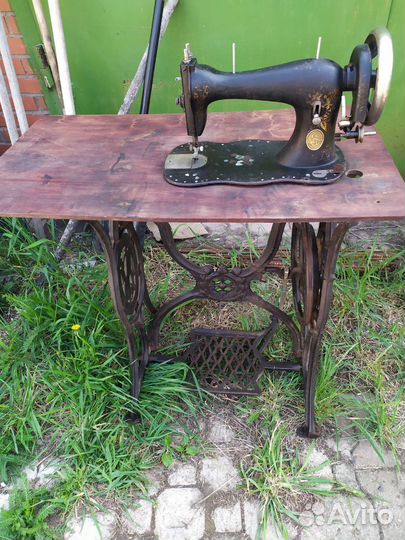 Швейная машина Singer